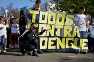 Alunos do Jonas Alves fazem caminhada de conscientização contra a dengue