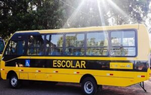 Prefeitura do interior de SP apura caso de aluna esquecida em ônibus escolar