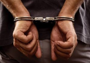 Violência Doméstica em Botucatu: Homem é preso após tentar atropelar ex-esposa em condomínio