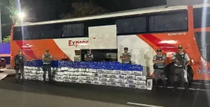 Motoristas e guia paraguaios são presos com 1,5 tonelada de maconha em ônibus de viagem no interior de SP