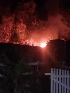 Incêndio em área verde de Botucatu assusta moradores de Rubião Júnior