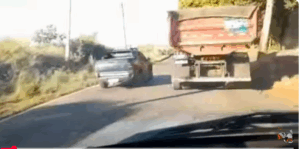Caminhonete do Detran é flagrada em ultrapassagem proibida na Rodovia Alcides Soares, em Botucatu