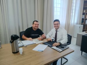IRIZAR CHEGA A SÃO MANUEL: PREFEITO ODIRLEI FELIX ASSINA DOAÇÃO DE TERRENOS PARA QUATRO NOVAS EMPRESAS