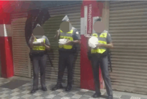 PMs são punidos após vazar foto em que comiam marmita em pé na rua