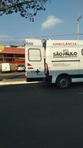 Colisão entre carro e moto deixa motociclista ferido em São Manuel
