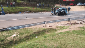 Acidente deixa ao menos duas pessoas mortas e quatro feridas na Rodovia João Mellão, em Itaí