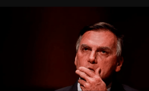 Bolsonaro é preso pela Polícia Federal em Brasília (DF)