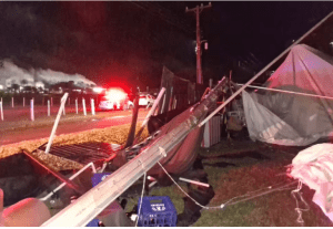 Temporal com ventos de 95 km/h derruba estrutura de festa universitária no interior de SP; uma pessoa morreu