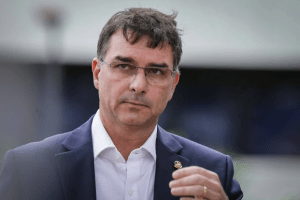 Flávio confirma que foi escolhido por Bolsonaro para disputar Presidência