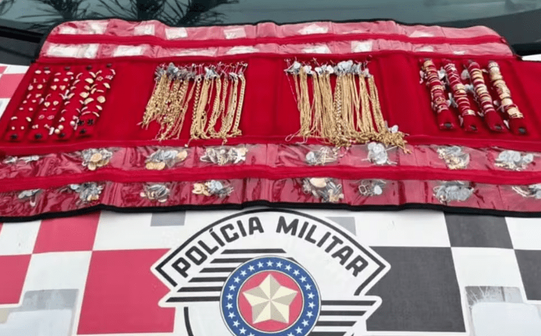 Dupla armada faz família refém e rouba cerca de R$ 500 mil em joias no interior de SP