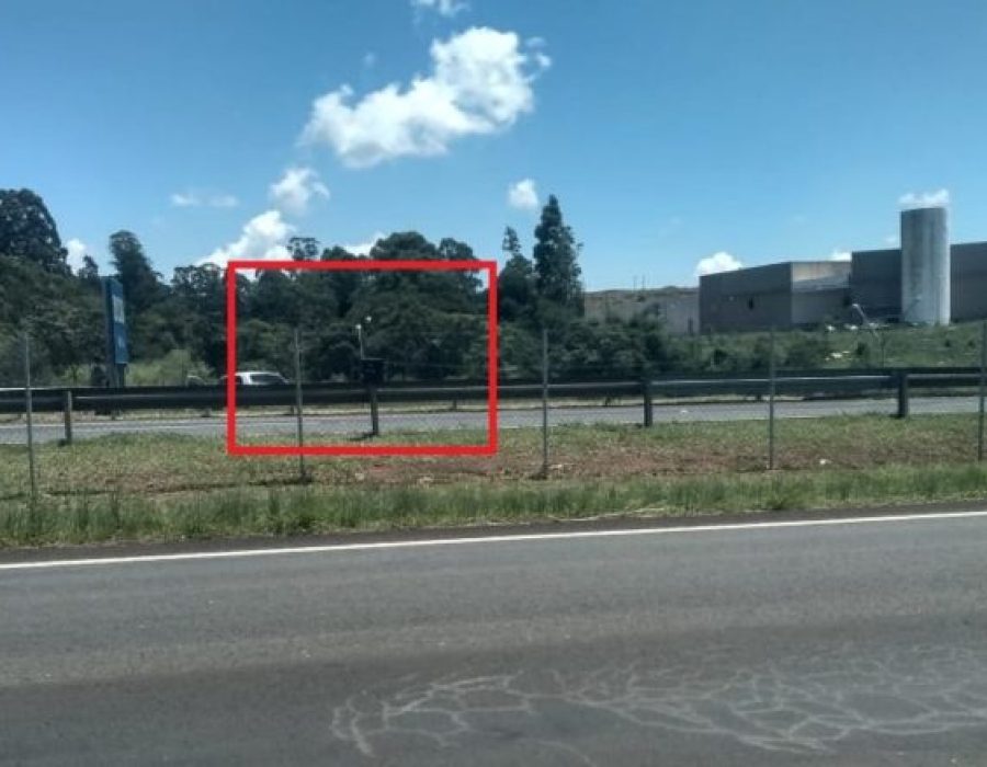 14news.com.br-14news.com_.br-motorista-registra-radar-atras-de-guardrail-em-rodovia-de-botucatu-radar-escondido-edited-585x439