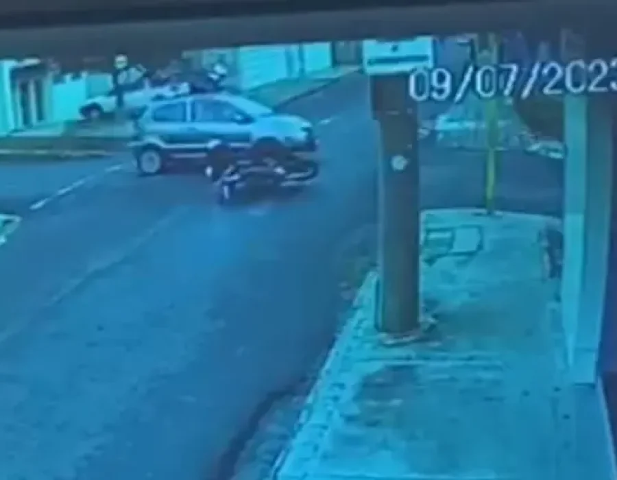 14news.com.br-acidente-entre-carro-e-moto-e-registrado-na-esquina-do-inss-14news.com-.br-acidente-entre-carro-e-moto-e-registrado-na-esquina-do-inss-screenshot-20230710-215129-292.jpg