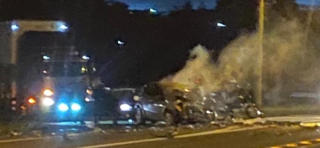 14news.com.br-apos-choque-veiculo-pega-fogo-na-saida-de-botucatu-acidente-4