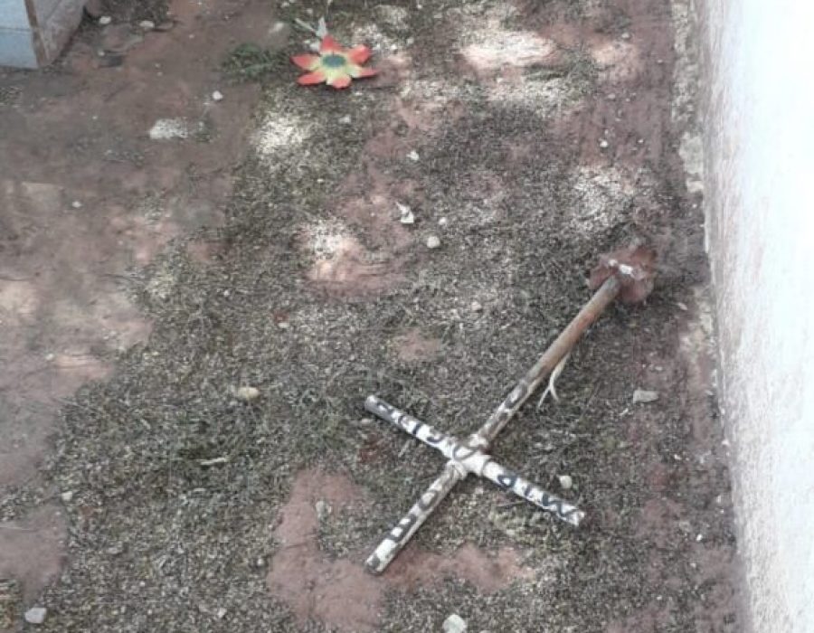 14news.com.br-apos-danos-em-14-tumulos-acao-policial-localiza-suspeito-cemiterio-pratania3-585x1040