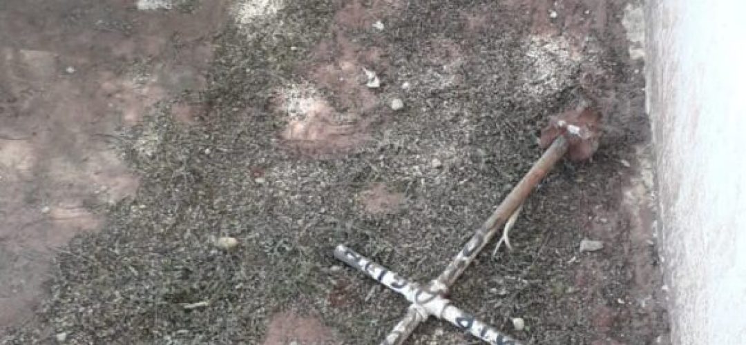 14news.com.br-apos-danos-em-14-tumulos-acao-policial-localiza-suspeito-cemiterio-pratania3-585x1040