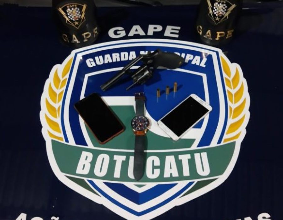 14news.com.br-bandido-dispara-tiro-durante-assalto-em-botucatu-e-gcm-realiza-prisoes-dos-envolvidos-armas-assalto-585x646