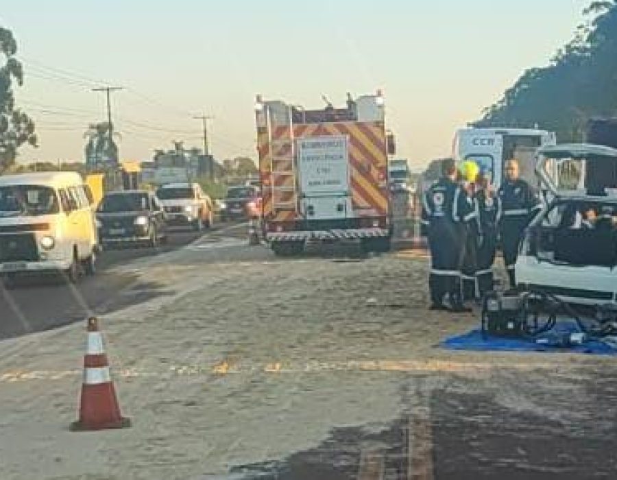 14news.com.br-caminhao-tomba-e-atinge-carro-causando-4-mortes-img-20240506-wa0134