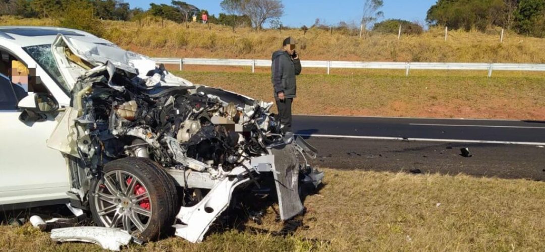 14news.com.br-carro-atinge-traseira-de-caminhao-na-rondon-em-botucatu-acidente-234-1024x724