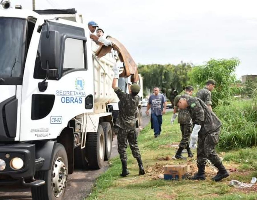 14news.com.br-cata-treco-retira-13-caminhoes-de-objetos-no-jd-iolanda-e-monte-mor-fb-img-1698527009768