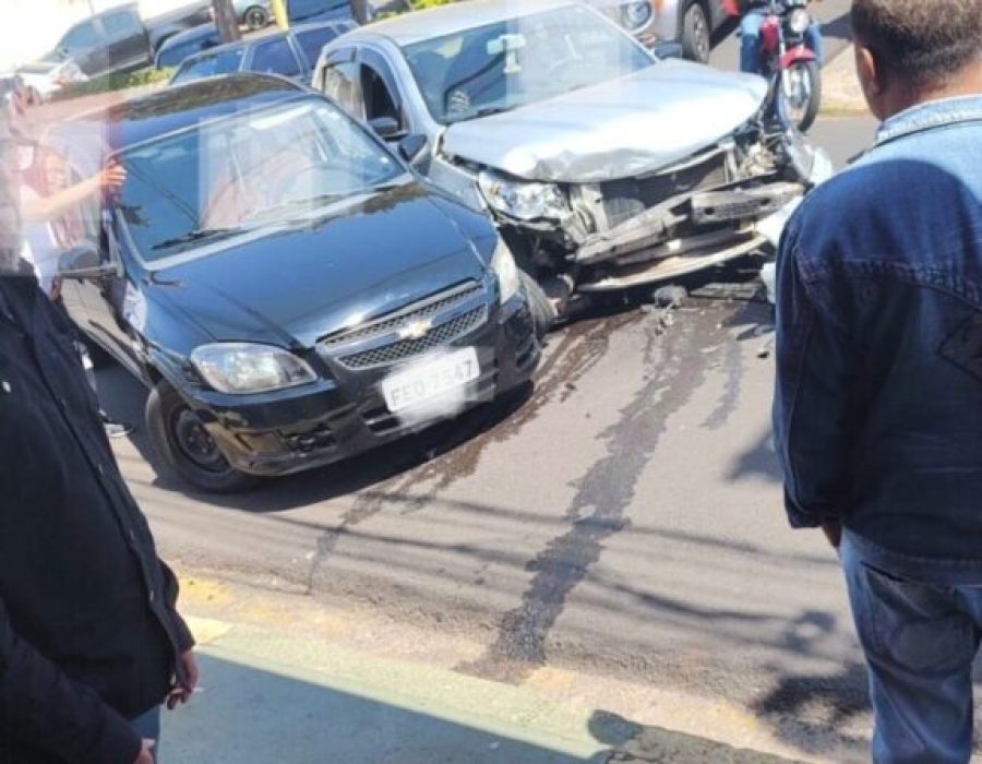 14news.com.br-colisao-entre-carros-e-registrada-na-amando-de-barros-img-20220901-wa00504-576x1024