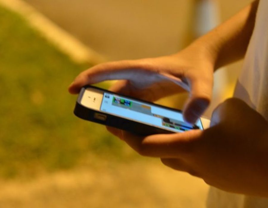 Com o aumento do uso da internet por adolescentes o compartilhamento de fotos íntimas  se tornou um perigo para muitos jovens que não medem os riscos dessa exposição