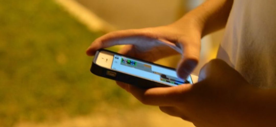Com o aumento do uso da internet por adolescentes o compartilhamento de fotos íntimas  se tornou um perigo para muitos jovens que não medem os riscos dessa exposição