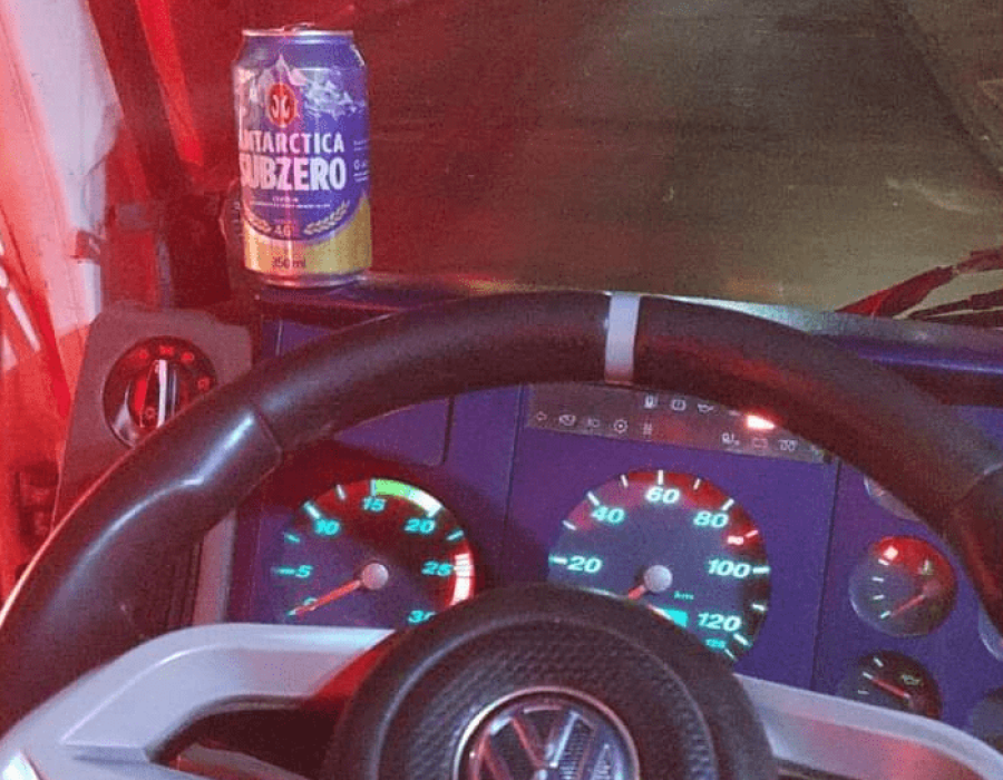 14news.com.br-gcm-flagra-caminhao-que-estava-em-ziguezague-em-itatinga-screenshot-20230402-1403032