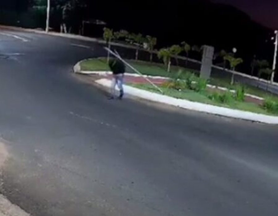 14news.com.br-homem-e-preso-apos-quebrar-placa-de-sinalizacao-14news.com-.br-homem-e-preso-apos-quebrar-placa-de-sinalizacao-image