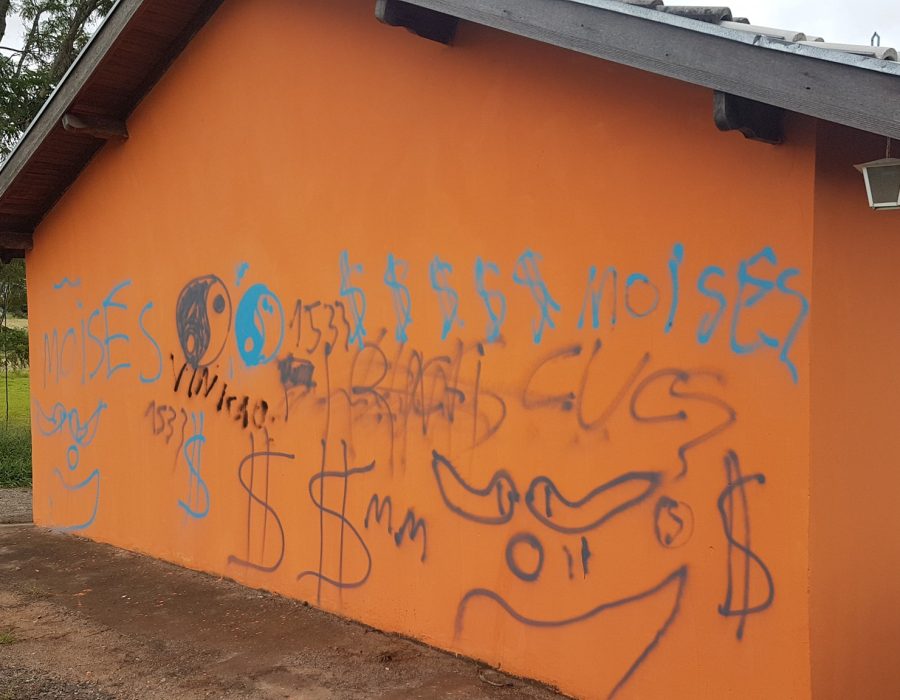 14news.com.br-igreja-e-alvo-de-pichacao-em-botucatu-igreja-anglicana-pichacao-2