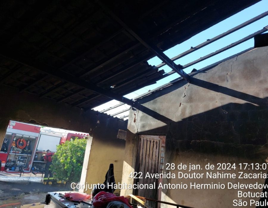 14news.com.br-incendio-atinge-residencia-em-botucatu-img-20240128-wa0057