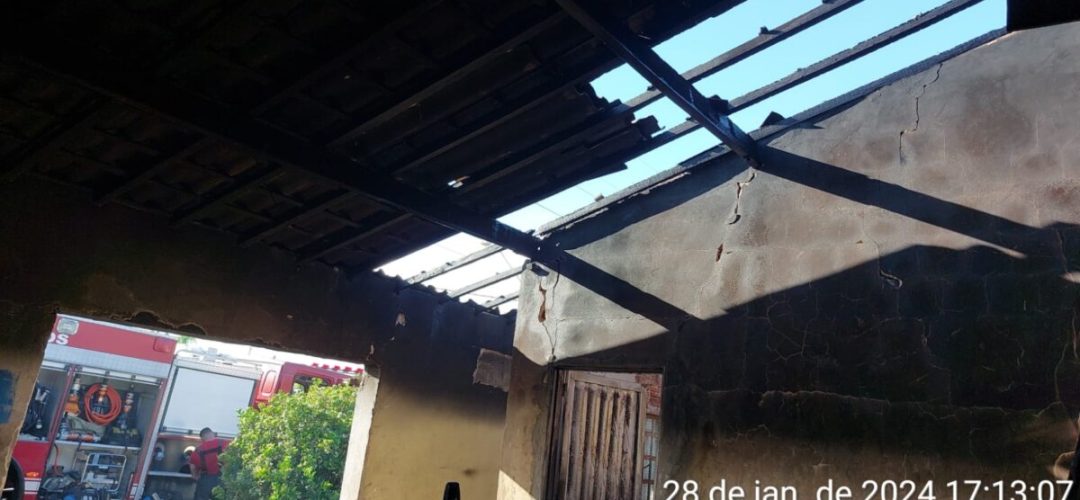 14news.com.br-incendio-atinge-residencia-em-botucatu-img-20240128-wa0057