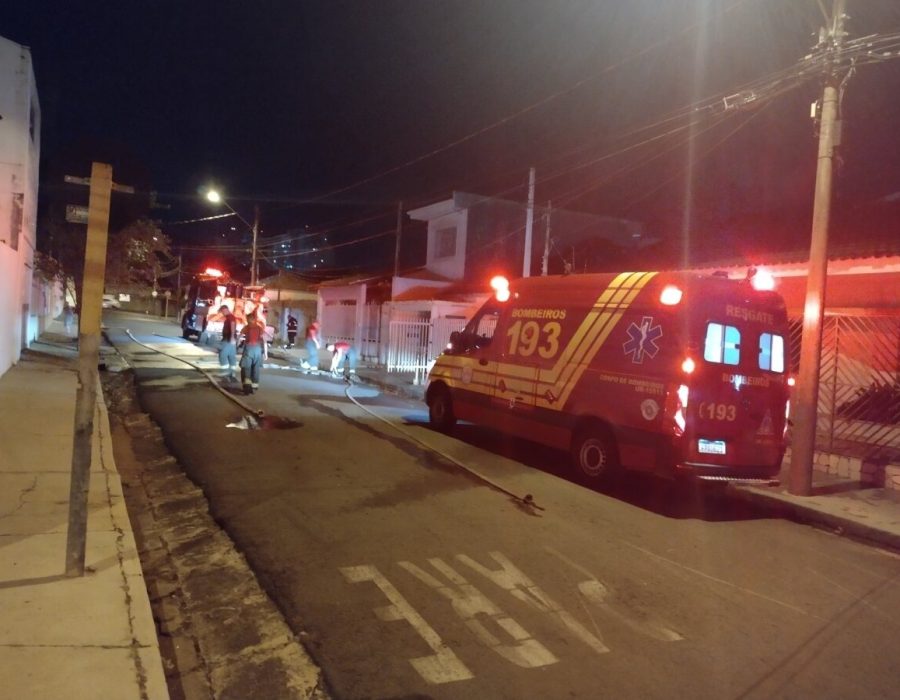14news.com.br-incendio-destroi-casa-no-centro-img-20230309-213843413-mp