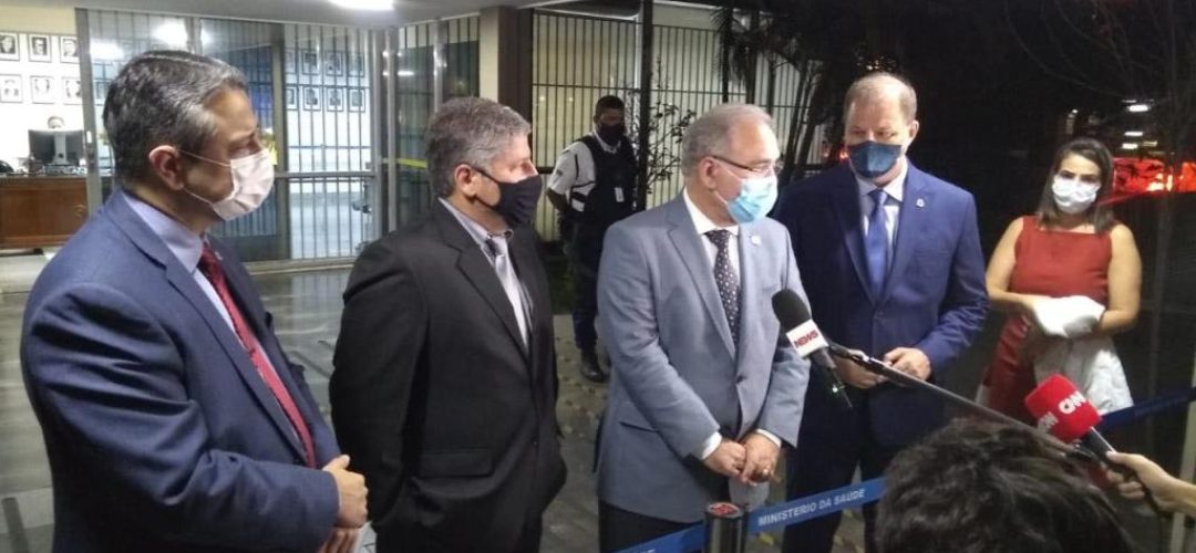 14news.com.br-ministro-da-saude-e-o-prefeito-de-botucatu-concedem-entrevista-confirmando-vacinacao-em-massa-na-populacao-ministro-vacina-botucatu