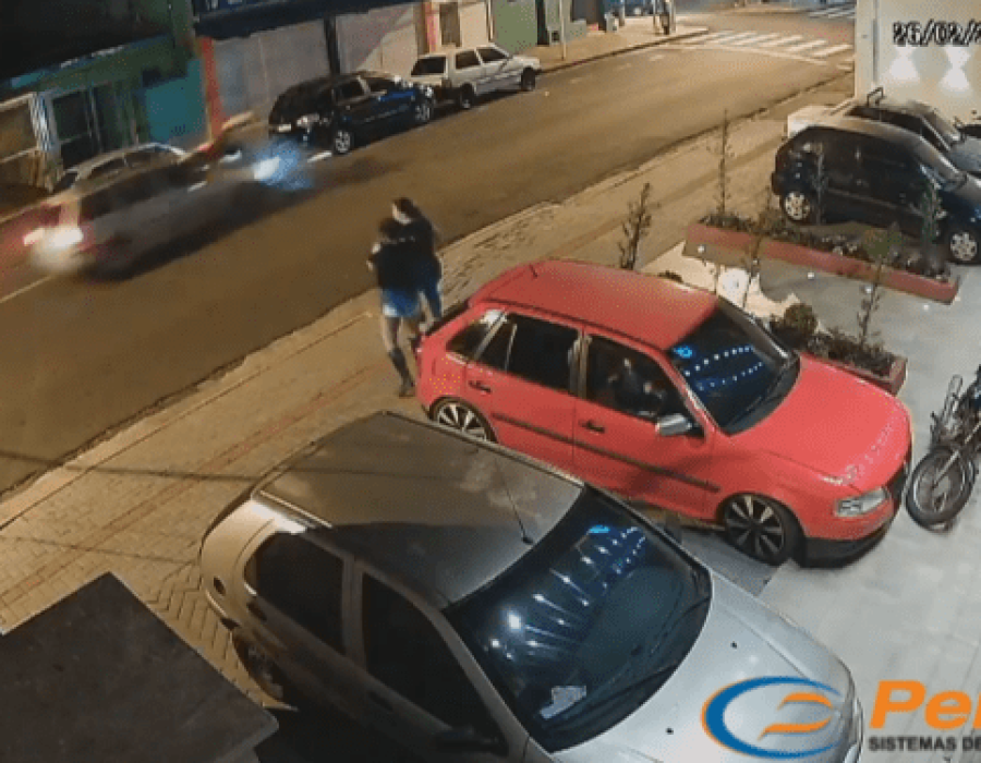 14news.com.br-motociclista-e-atingido-por-carro-no-centro-de-botucatu-screenshot-20230226-150358-173