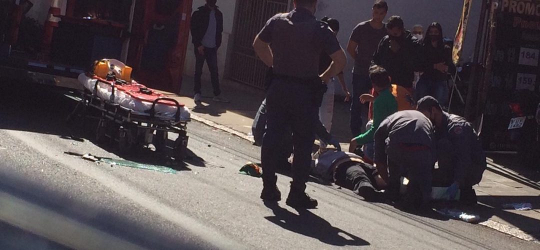 14news.com.br-motociclista-e-socorrido-apos-acidente-registrado-no-centro-de-botucatu-acidente-curuzu-090621-d
