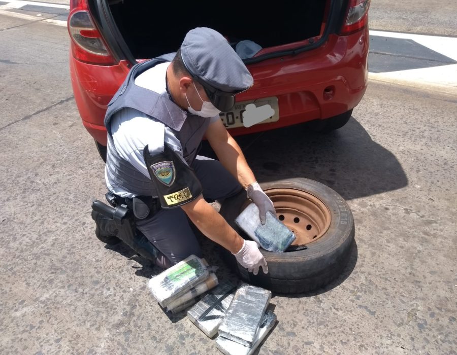 14news.com.br-motorista-e-passageiro-de-carro-sao-presos-com-cocaina-no-espete-img-20211209-wa0077