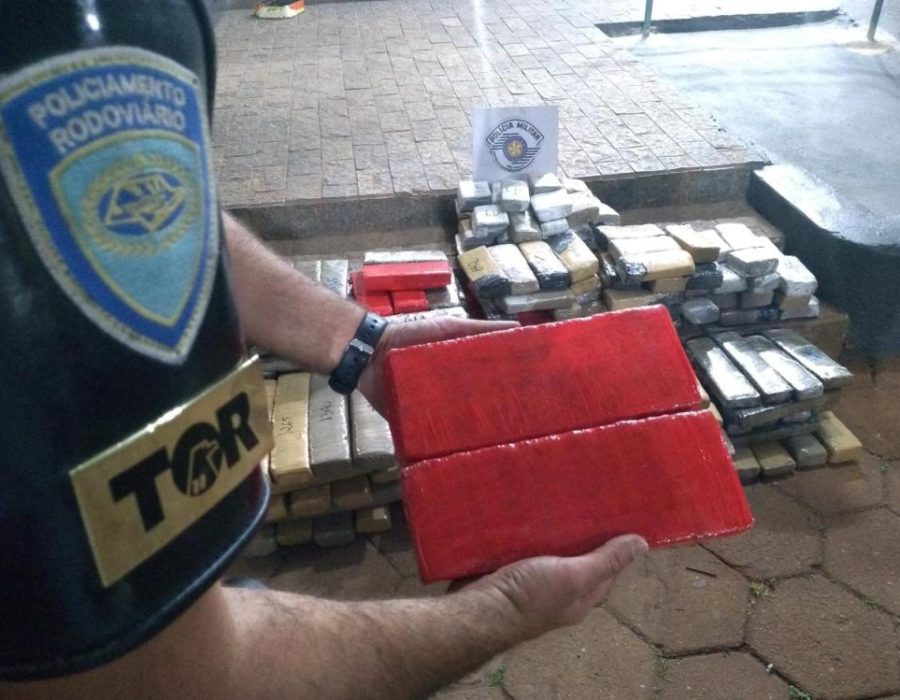 14news.com.br-motorista-foge-no-pedagio-entra-na-mata-e-termina-preso-com-carro-cheio-de-drogas-pmr-44