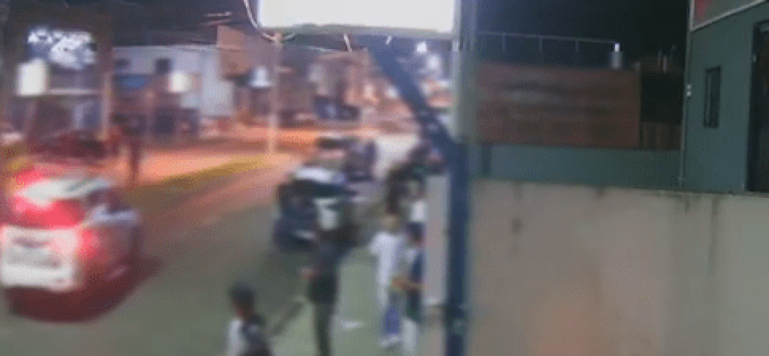 14news.com.br-novo-video-mostra-jovem-sendo-agredido-por-policial-screenshot-20240206-193026-9572