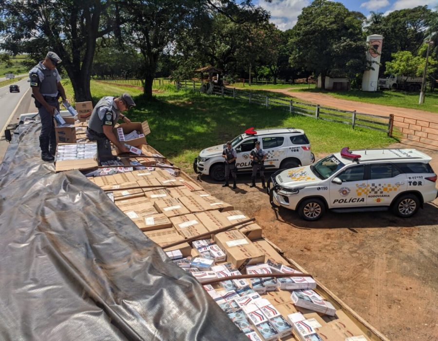 14news.com.br-pm-rodoviaria-localiza-carreta-com-400-mil-macos-de-cigarro-img-20230305-wa0045