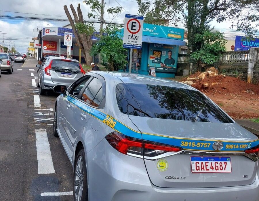 14news.com.br-ponto-de-taxi-muda-durante-reforma-da-praca-do-bairro-img-20230408-wa0015