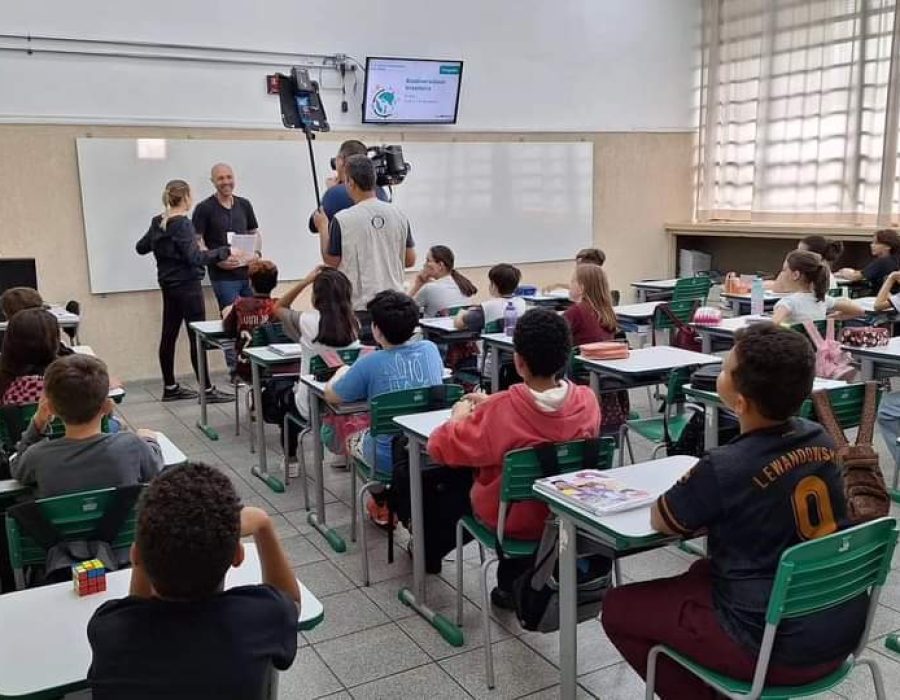 14news.com.br-prof-da-escola-pedretti-que-faz-viagens-de-kombi-e-destaque-na-tv-fb-img-1701946371195