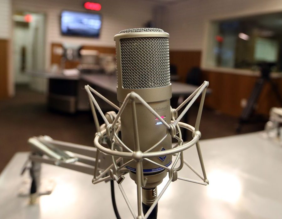 14news.com.br-rede-municipal-implanta-curso-de-educacao-ciencia-inovacao-e-empreendedorismo-microfone