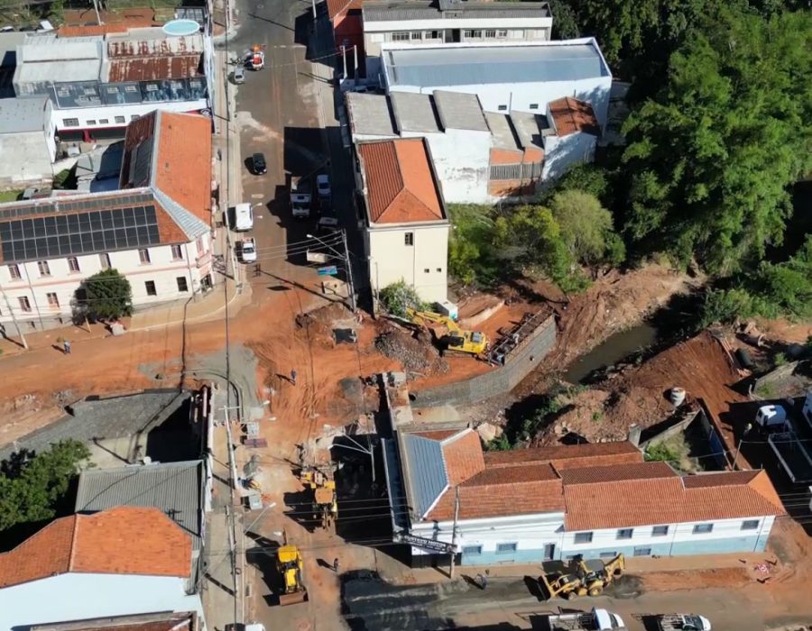 2025-10-22-17-43-47-floriano-transito