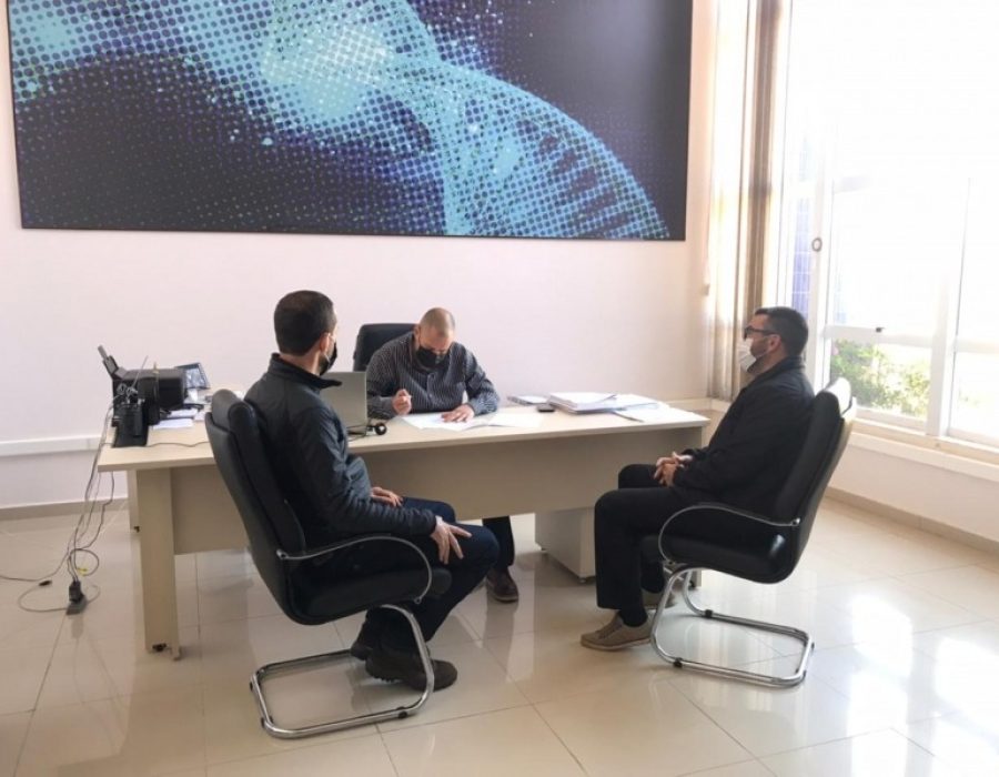 53ee7e6563484fb13943370b06669cdb