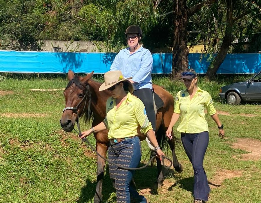 Capacitacao-equoterapia-1