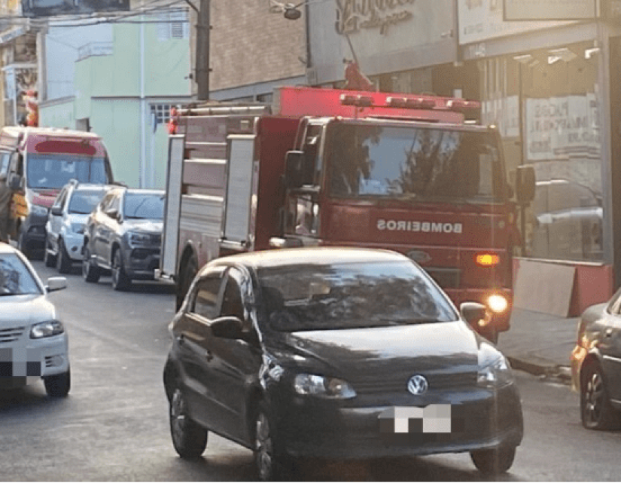 Bombeiros foram acionados para socorrer homem na rede de esgoto perto do Rio Tanquinho