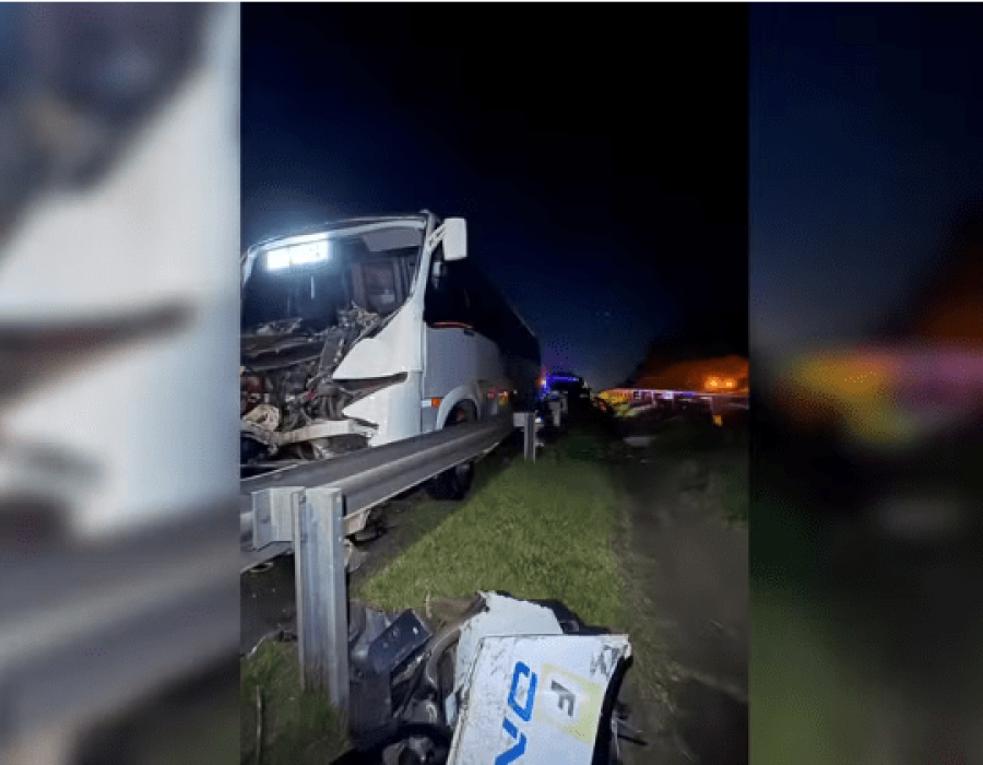 Vítimas foram realocadas em outro veículo (Foto: Reprodução/Redes sociais)