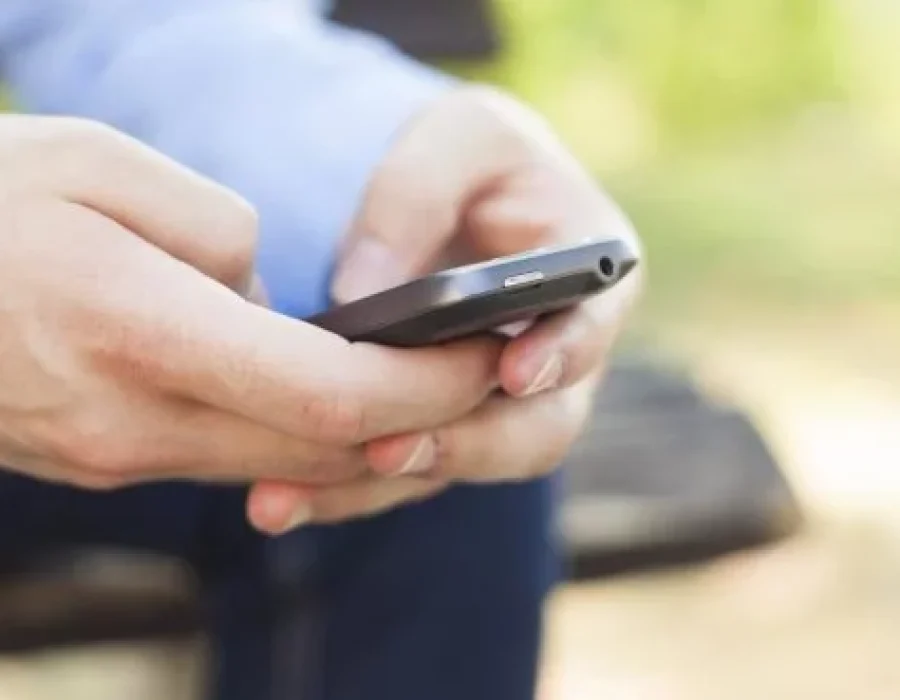 Homem-celular-768x369