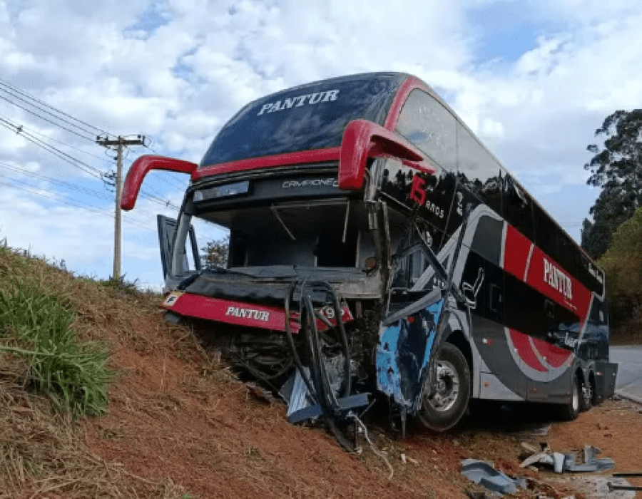 Acidente aconteceu durante a madrugada na Rodovia Raposo Tavares (SP-280), em Itapetininga (SP) (Foto: Reprodução)