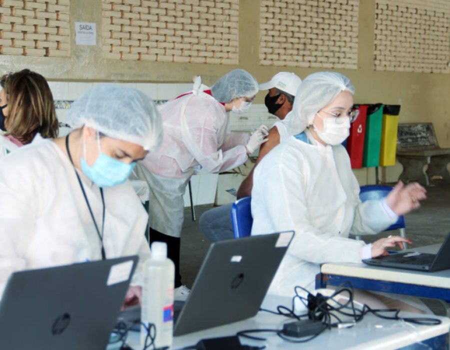 VacinaBotucatuMaio-900x600